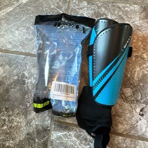Brand new kids size M shin guards